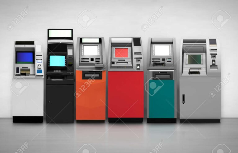 cajero automatico moderno con logos bancarios