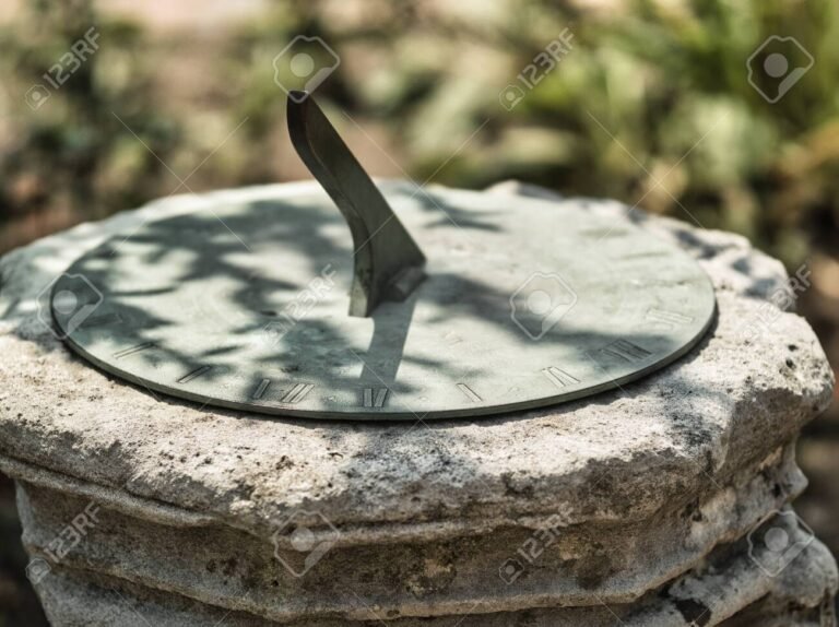 calendario vintage junto a luz suave natural