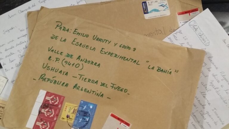 Cómo enviar una carta por Correo Argentino al exterior paso a paso 24 carta siendo enviada en oficina postal argentina