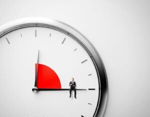 contrato laboral y reloj de tiempo 1