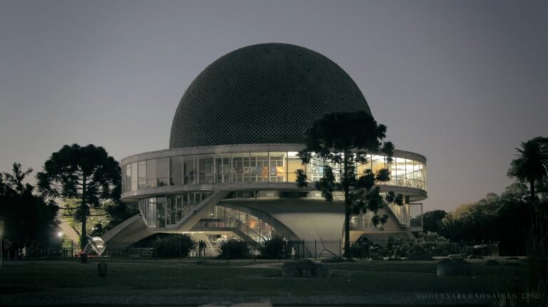 Dónde queda el Planetario Galileo Galilei en Avenida Sarmiento, Buenos Aires