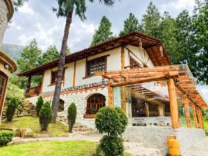 fachada tradicional de restaurante en montana