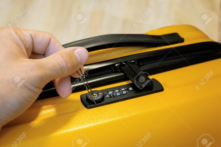 Cómo abrir una valija con clave sin dañarla fácilmente