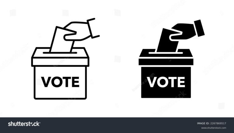 manos depositando boleto en urna transparente