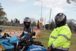 moto argentina con papeles y casco