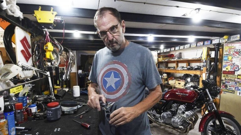 Cómo Patentar Una Moto Que Nunca Fue Patentada En Argentina 2 moto clasica argentina en taller de mecanica