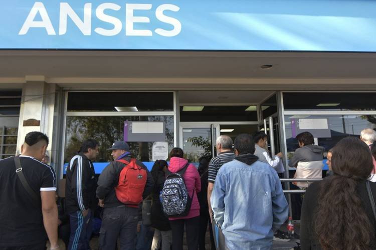 Cómo Solicitar Turnos en Anses Desde Mar del Plata Fácilmente 6 oficina anses mar del plata exterior gente fila