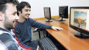 pantalla de computadora con lacapital com ar abierta