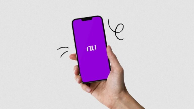 persona cerrando sesion en aplicacion financiera