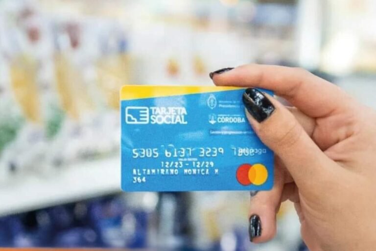 Se tiene que inscribir para cobrar el bono de la AUH en Argentina