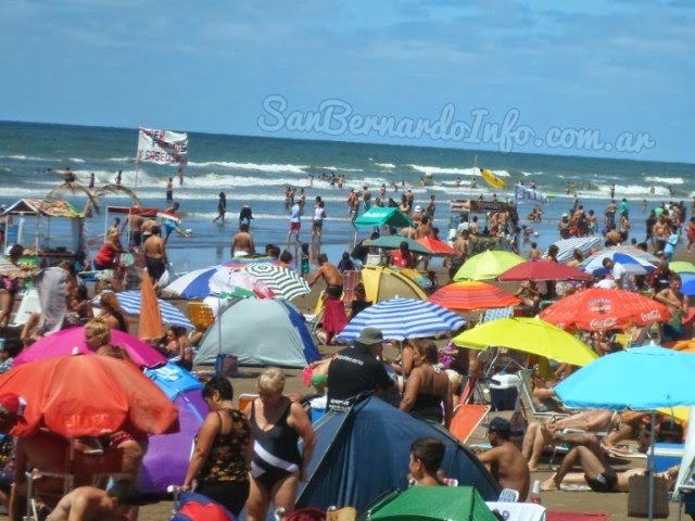 Qué actividades y alojamientos ofrece San Bernardo frente al mar