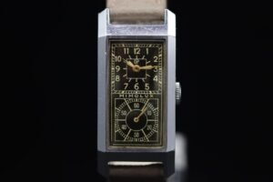 reloj antiguo sobre documentos legales argentina