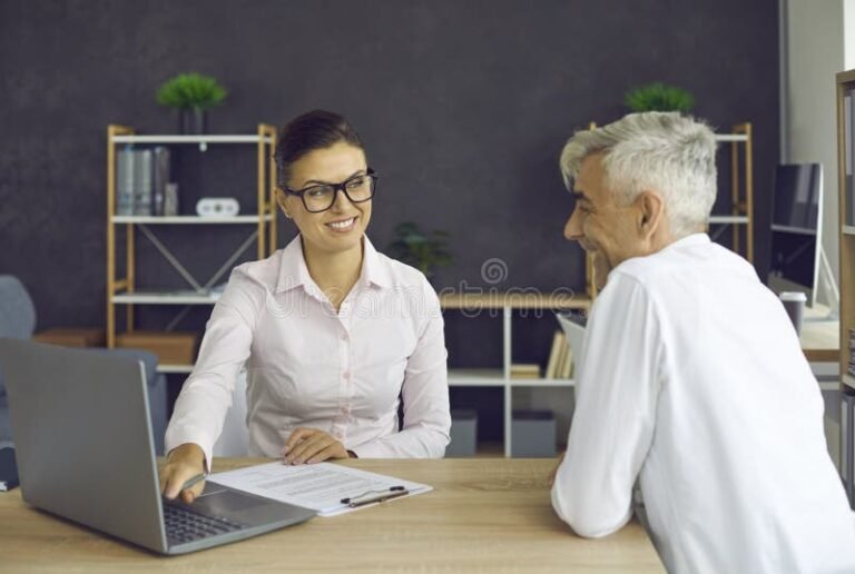 Qué hace un productor asesor de seguros y cómo puedo contratar uno