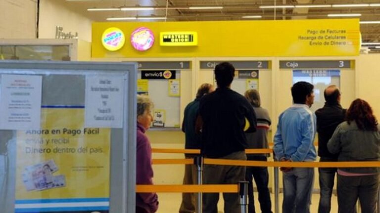 sucursal pago facil con cartel de horario